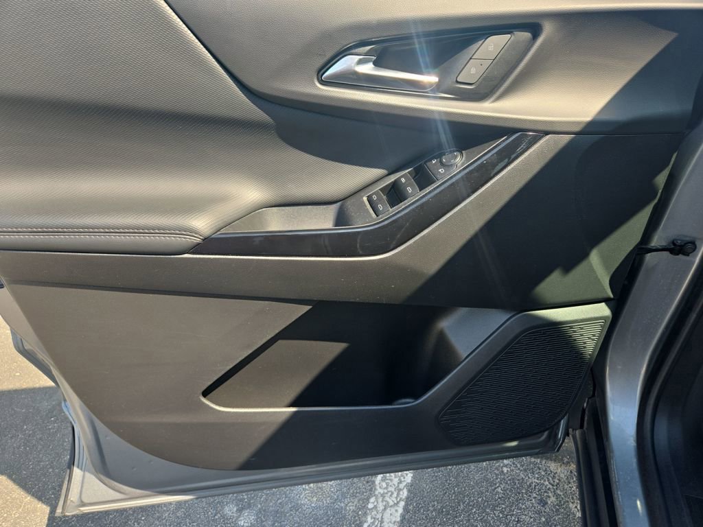 Used 2025 Chevrolet Equinox LT image 17