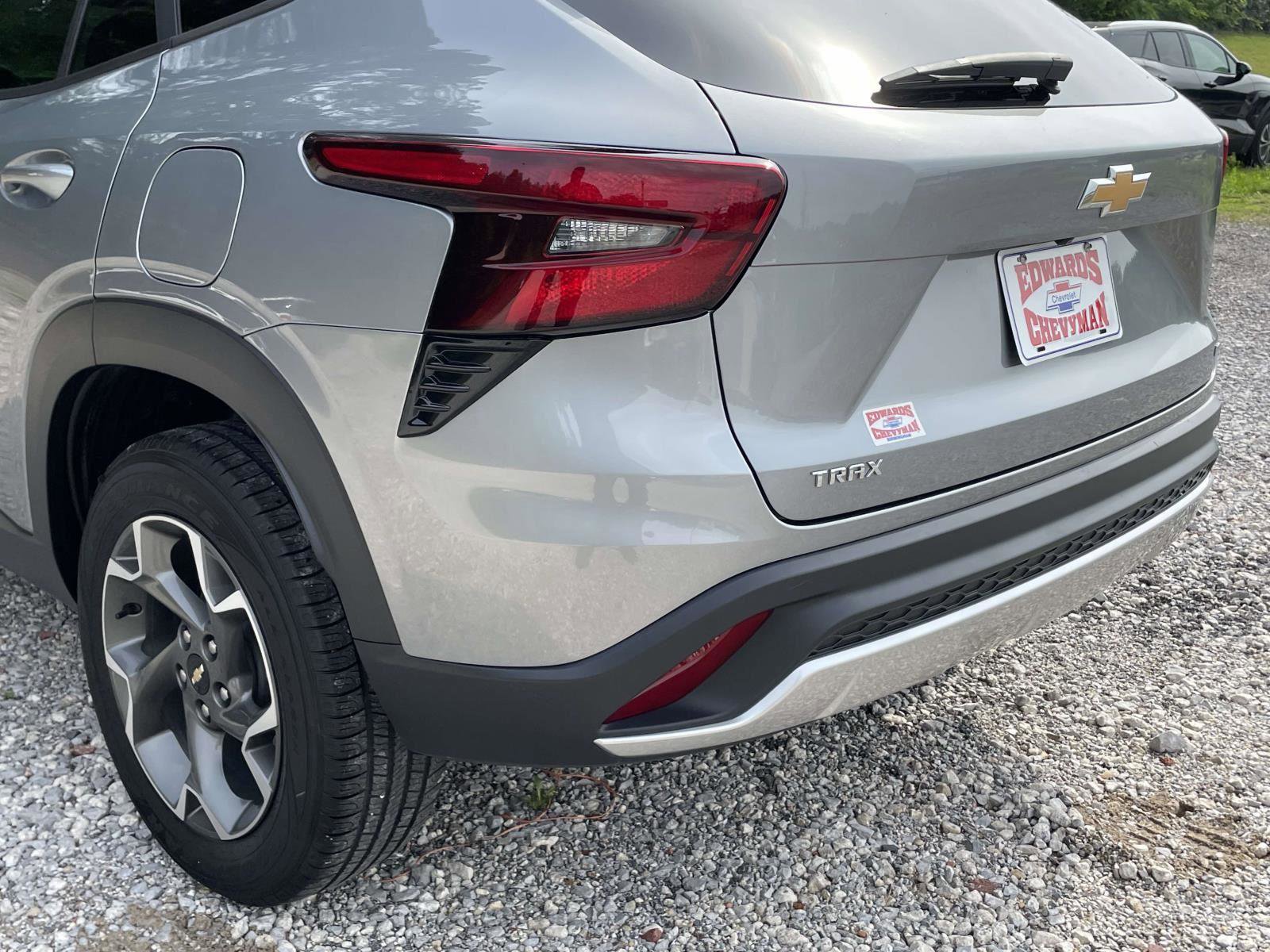 Used 2024 Chevrolet Trax LT FWD image 31