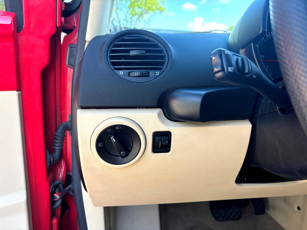 Used 2004 Volkswagen Beetle GLS image 12