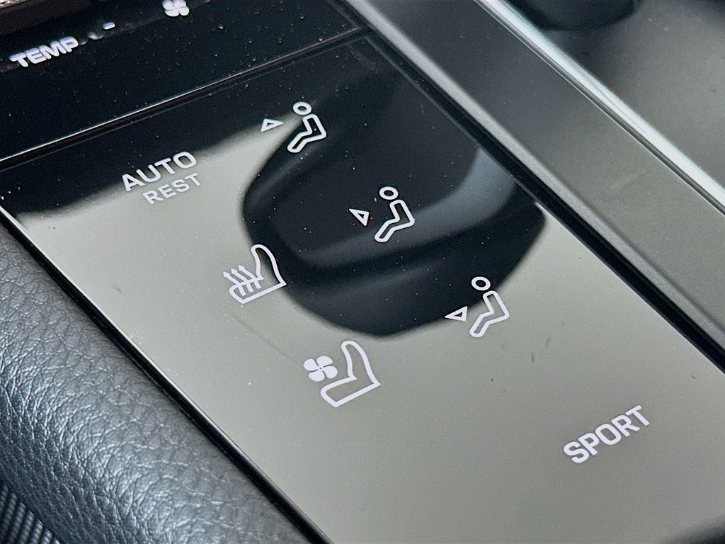 Certified 2026 Porsche Macan image 23