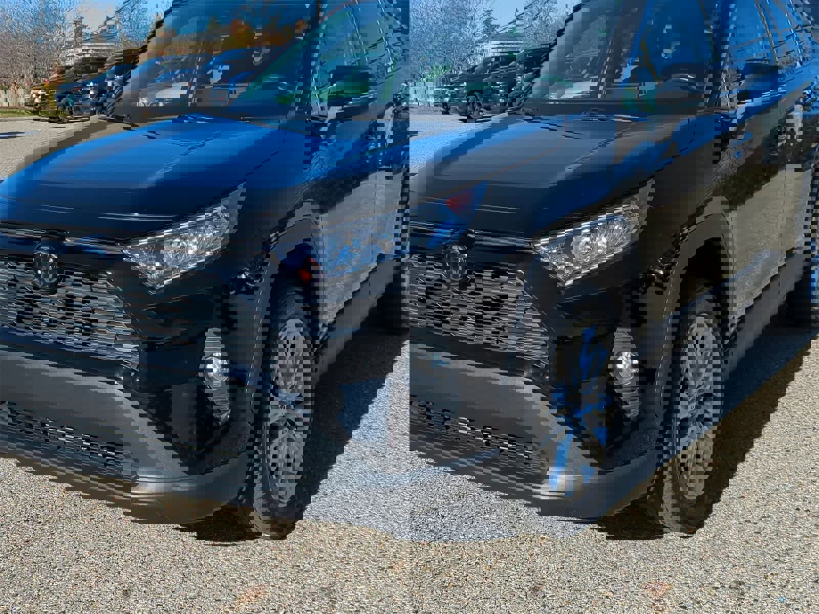 Used 2019 Toyota RAV4 XLE Premium image 11