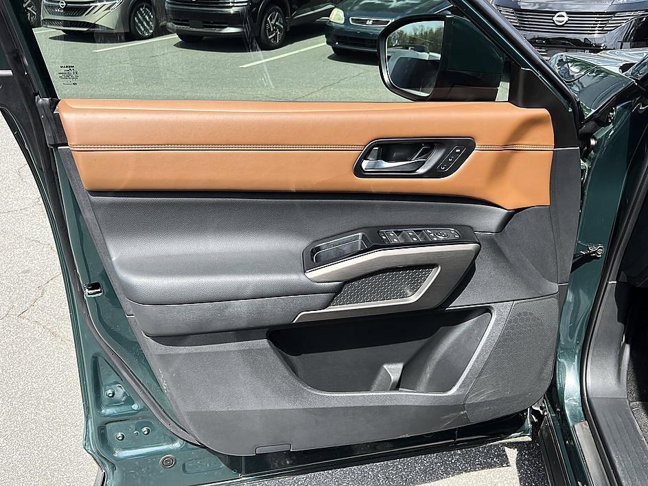 Certified 2024 Nissan Pathfinder Platinum w/ Lighting Package (N92) image 22