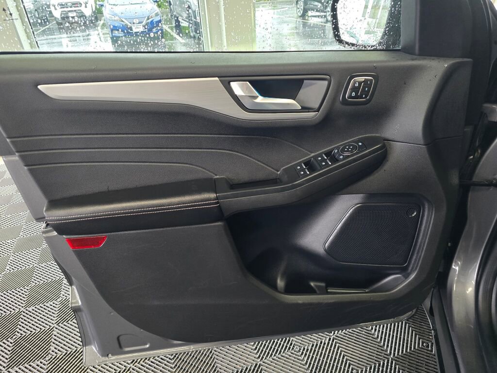 Used 2024 Ford Escape Platinum image 19