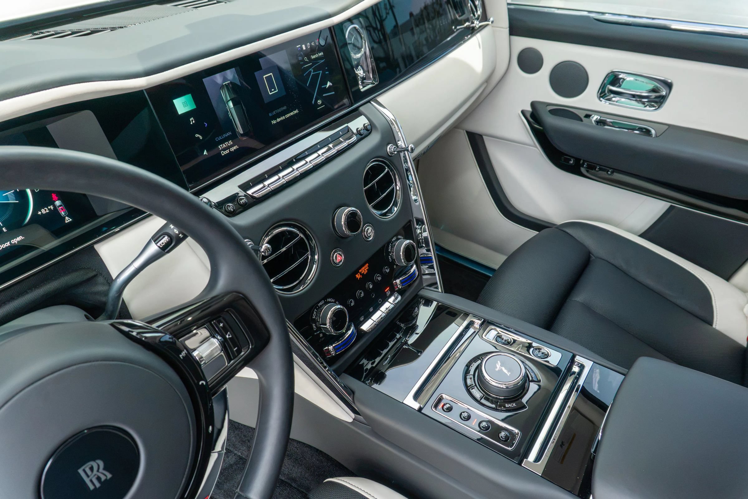 Used 2025 Rolls-Royce Cullinan AWD/4WD image 74