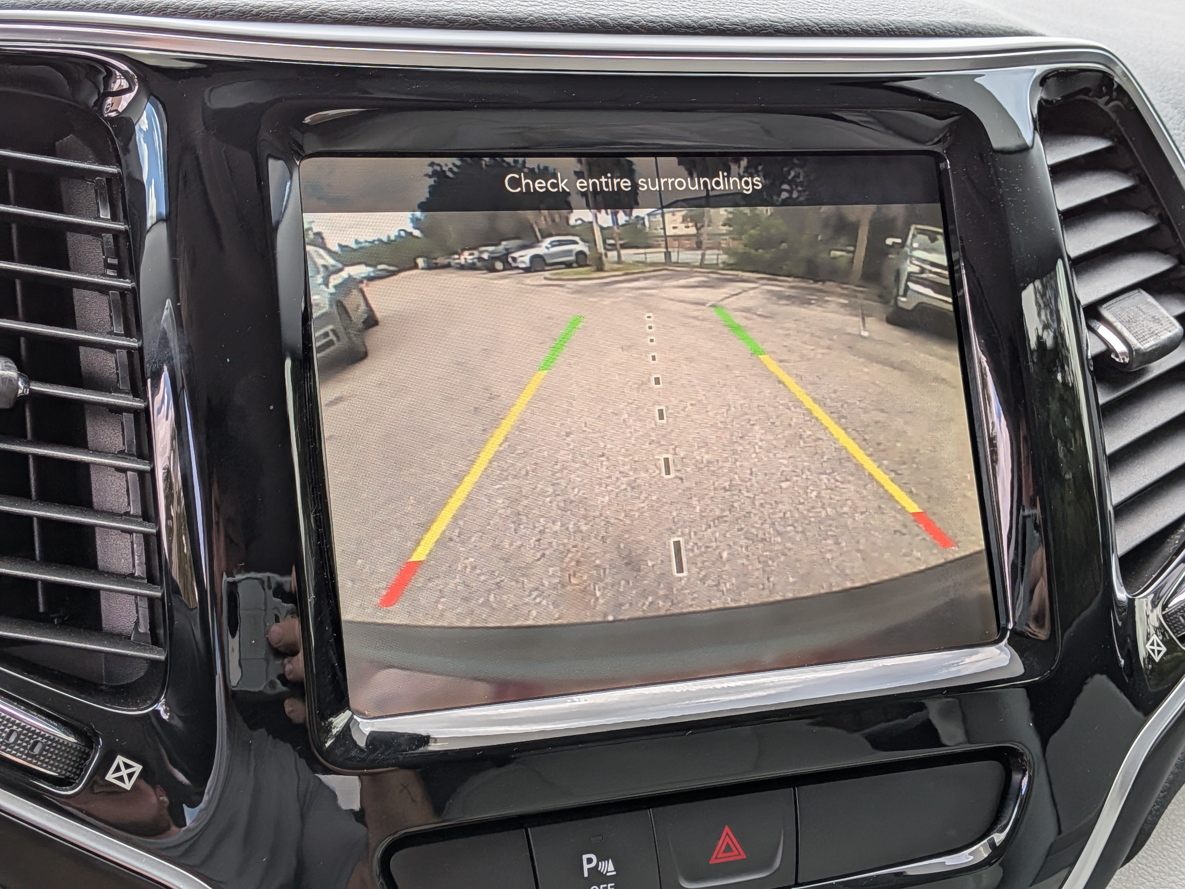 Used 2019 Jeep Cherokee Limited FWD image 34