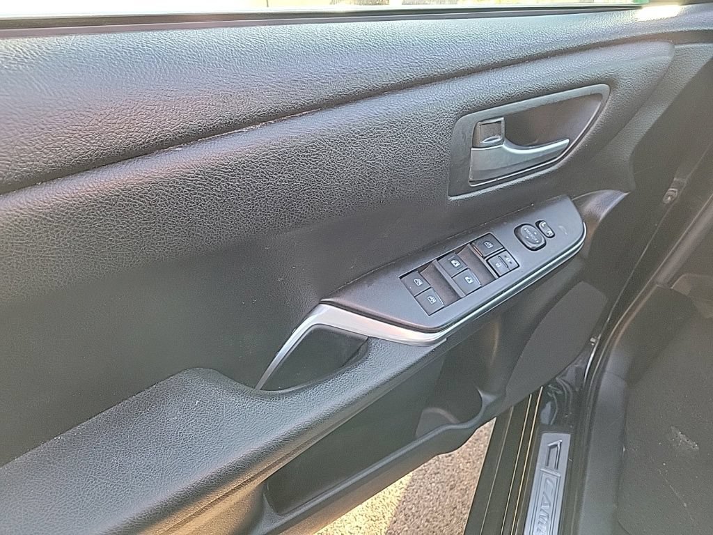 Used 2017 Toyota Camry SE w/ Protection Package (Q2) FWD image 8