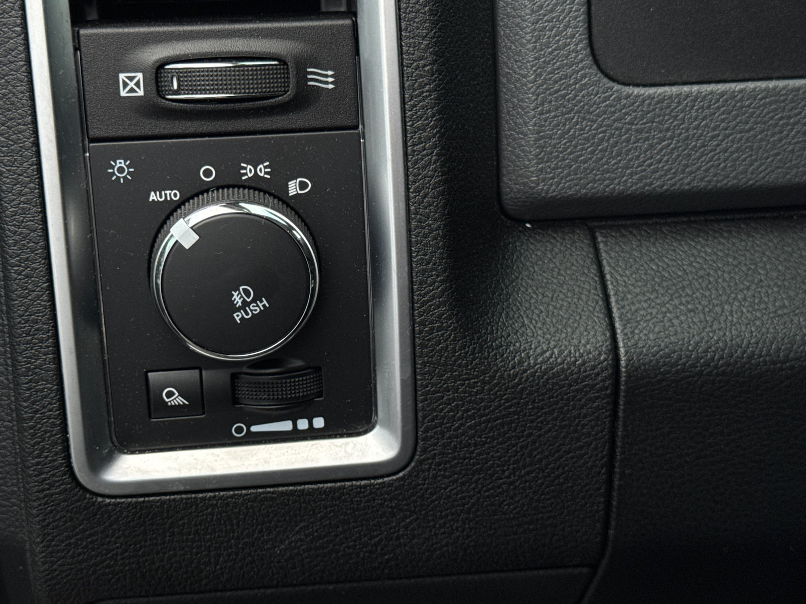 Used 2015 RAM 1500 Big Horn AWD/4WD image 34