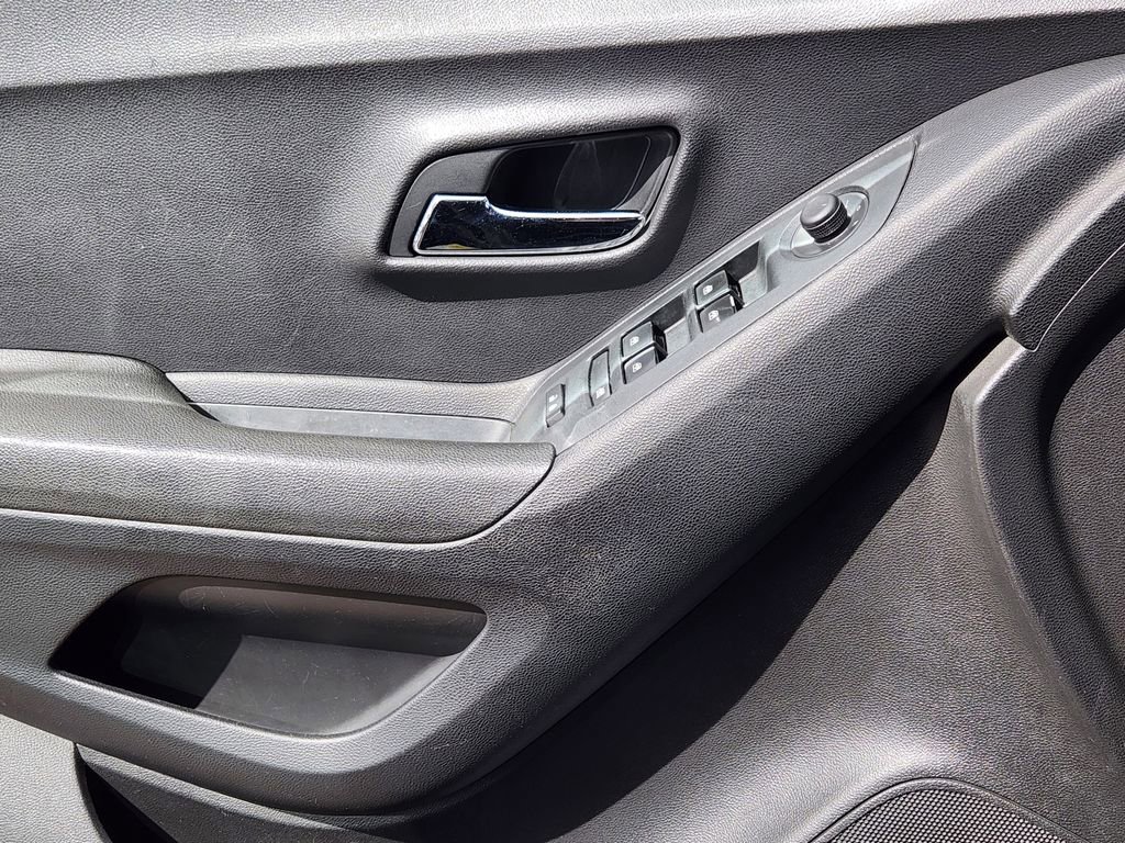 Used 2020 Chevrolet Trax LS image 13