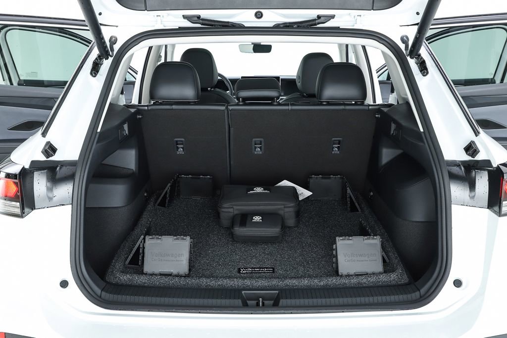 New 2026 Volkswagen Tiguan SE image 29