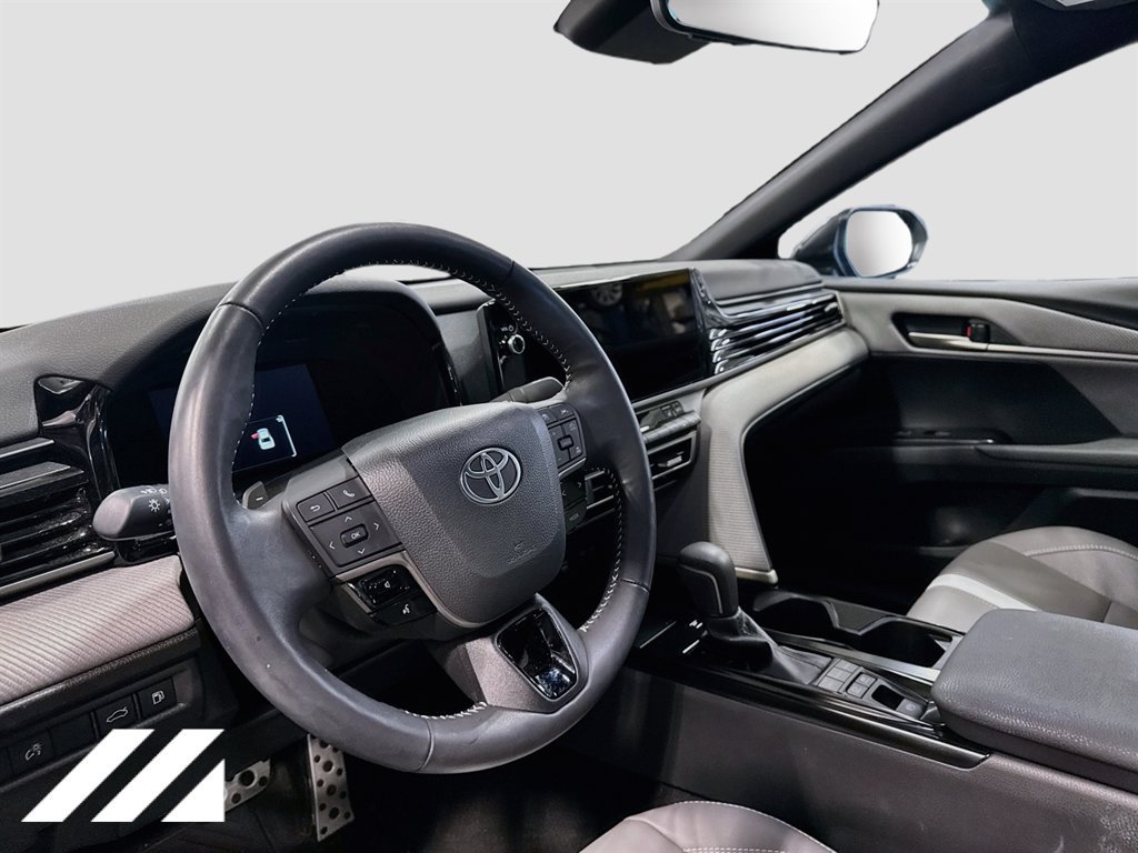 Used 2025 Toyota Camry SE w/ Multimedia Upgrade Package FWD image 9