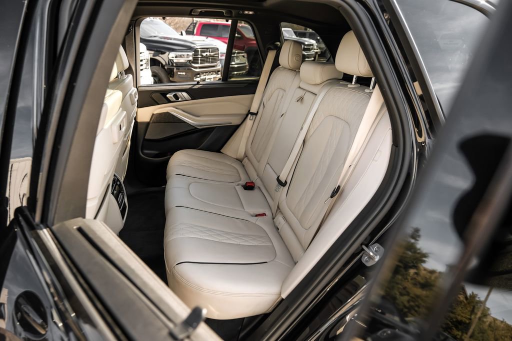 Used 2022 BMW X5 M50i w/ Executive Package image 47