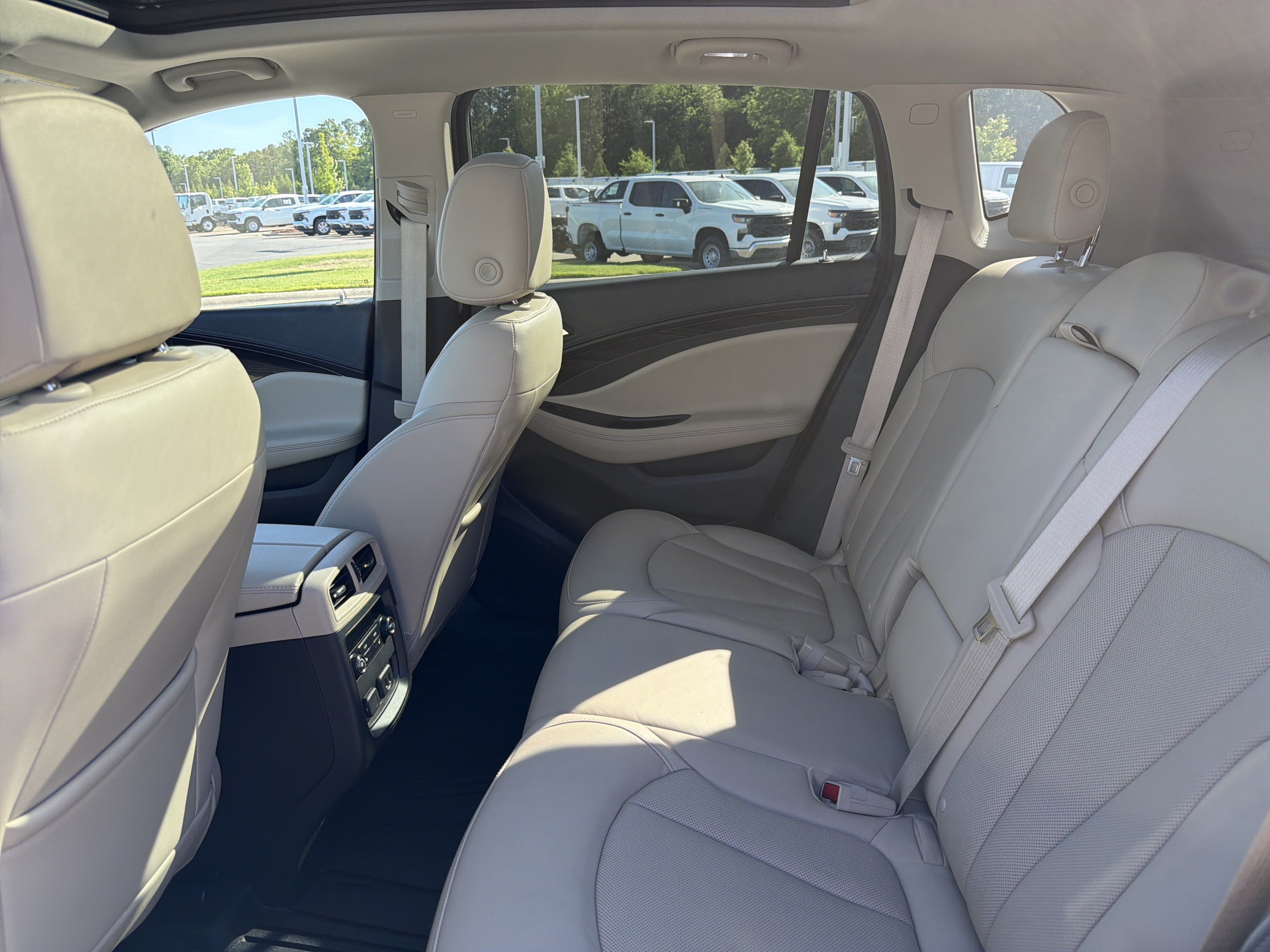 Used 2020 Buick Envision Essence w/ Experience Buick Package FWD image 31