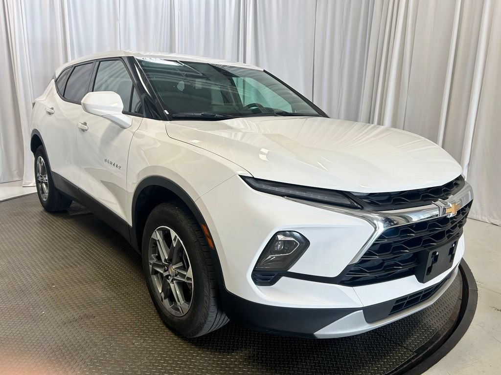 Used 2025 Chevrolet Blazer LT FWD image 24