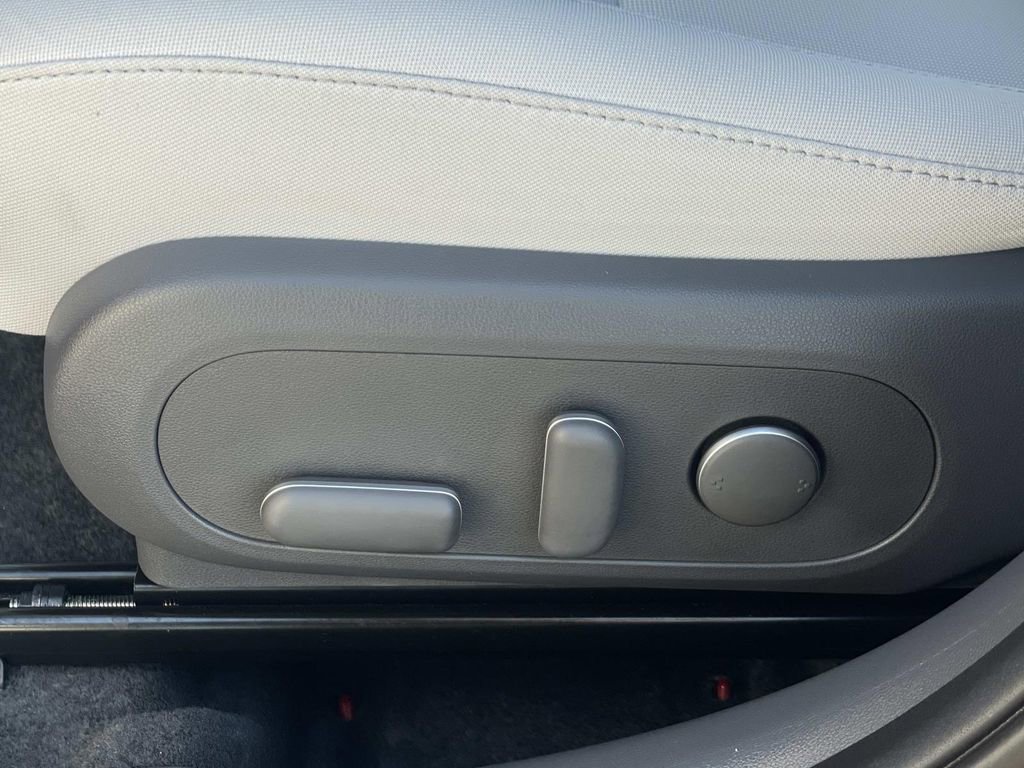 Certified 2025 Hyundai Kona SEL image 26