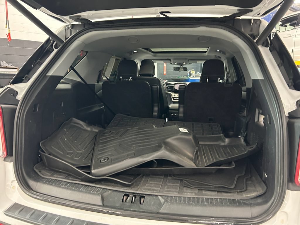 Used 2021 Ford Explorer XLT w/ Equipment Group 202A AWD/4WD image 23