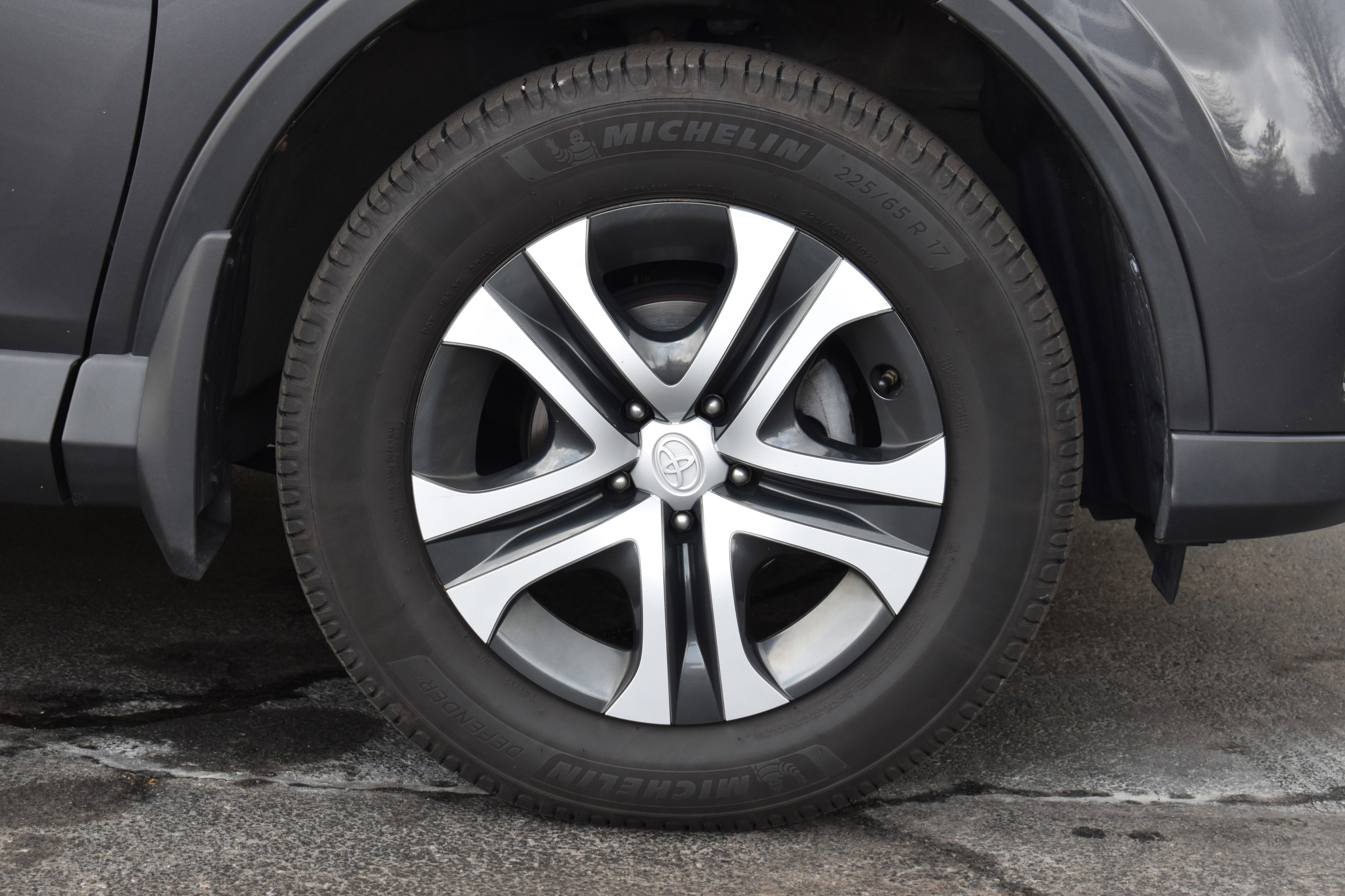 Used 2018 Toyota RAV4 LE w/ All Weather Liner Package image 35