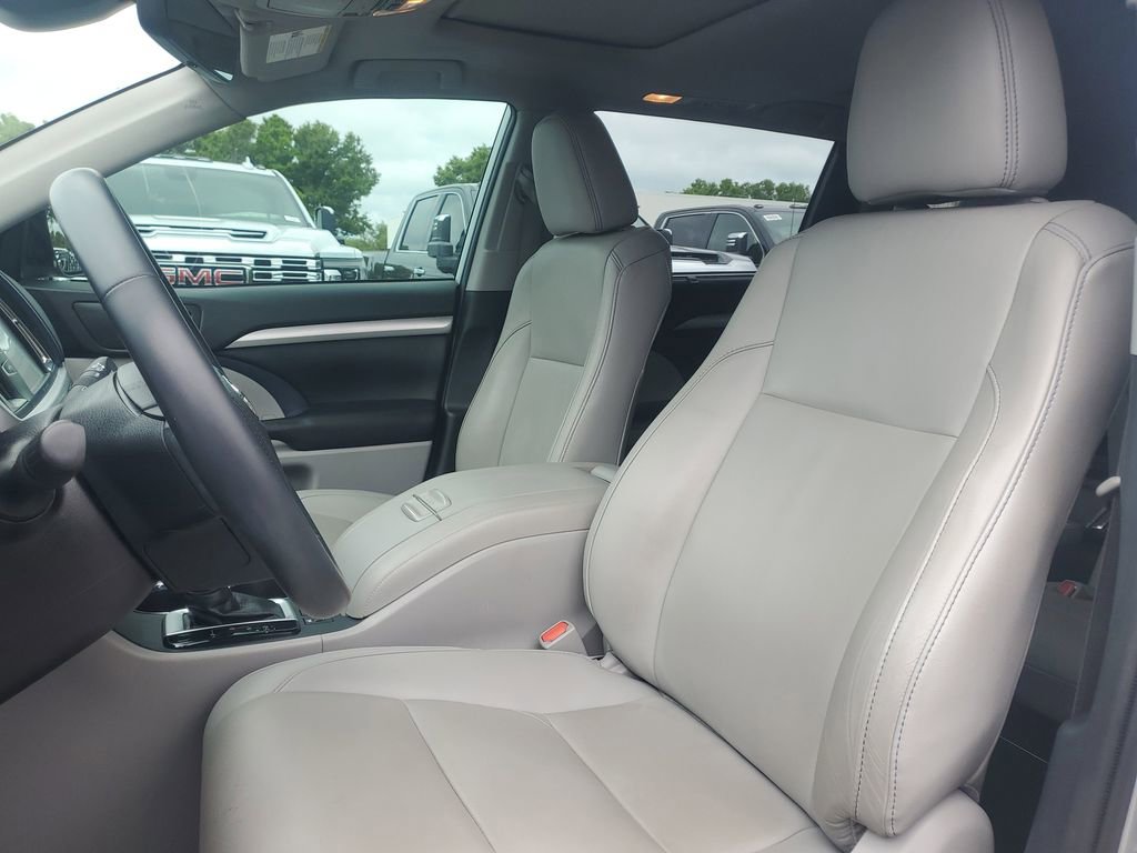 Used 2019 Toyota Highlander XLE image 20