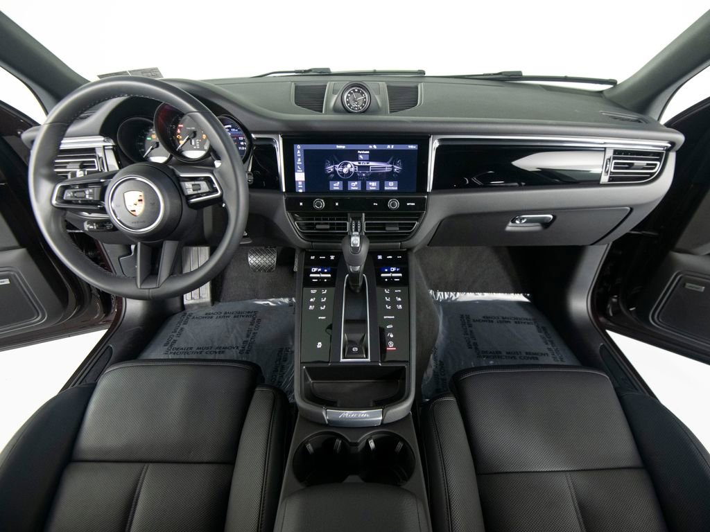 Certified 2025 Porsche Macan image 31