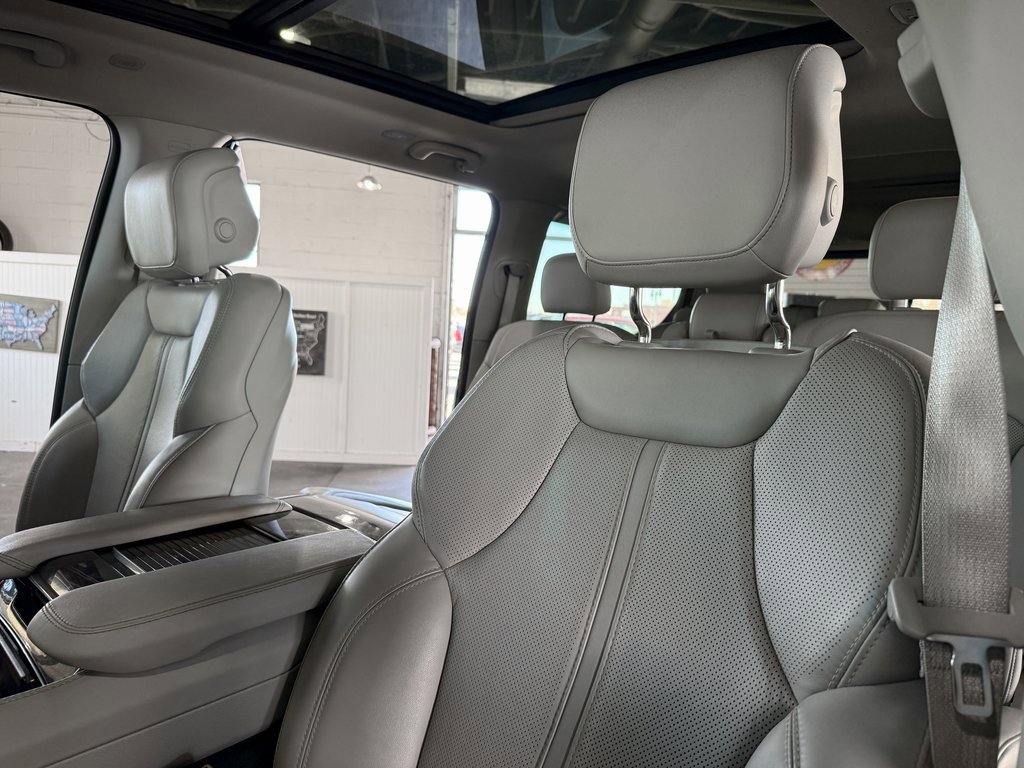 Used 2023 Jeep Wagoneer Base w/ Premium Group I image 36