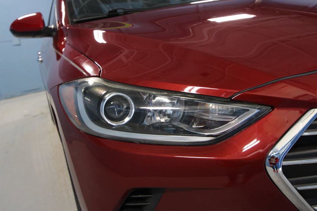 Used 2017 Hyundai Elantra SE image 30