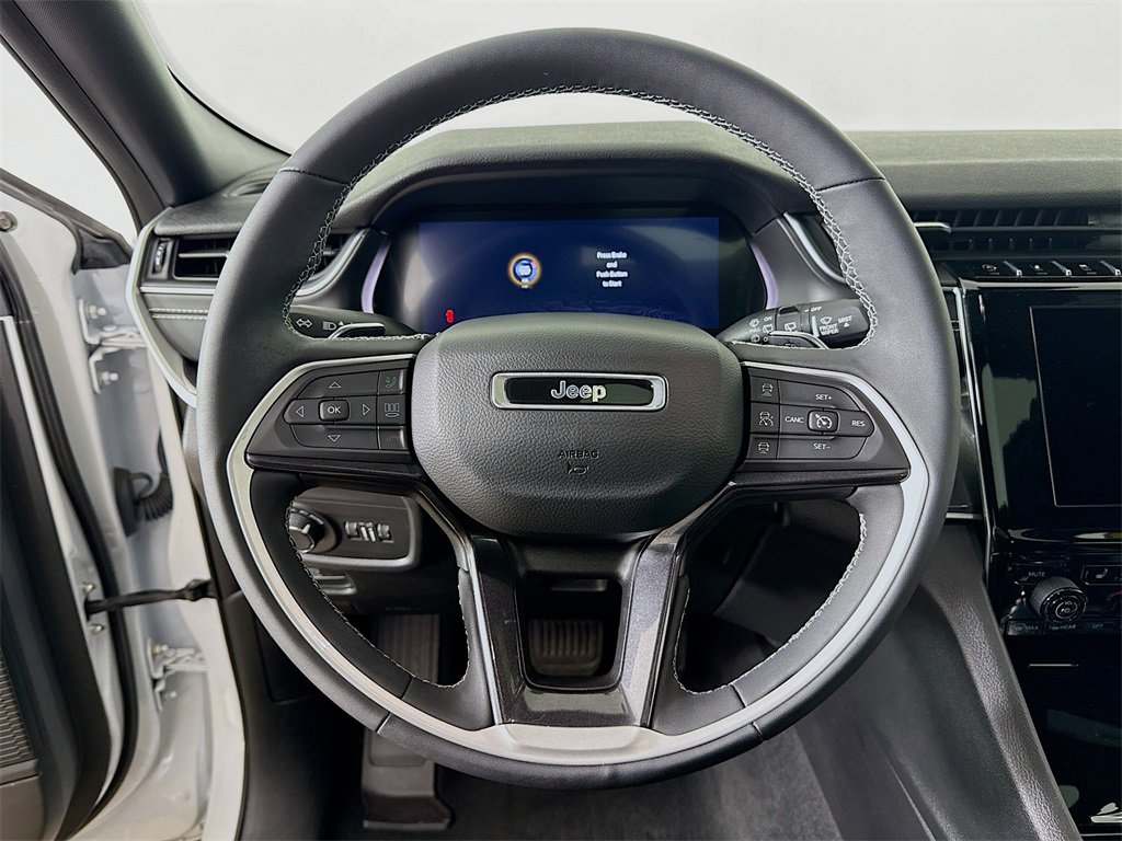 Used 2023 Jeep Grand Cherokee L Laredo image 15