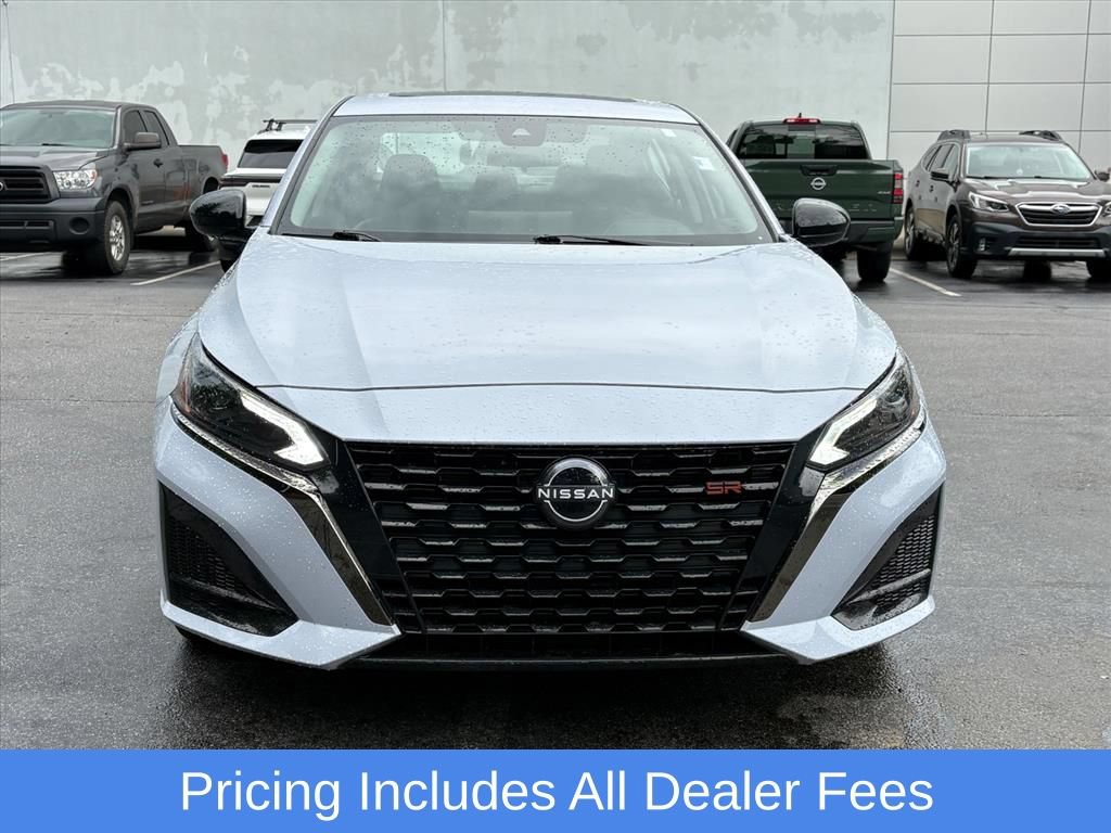 Used 2024 Nissan Altima 2.5 SR w/ SR Premium Package AWD/4WD image 4