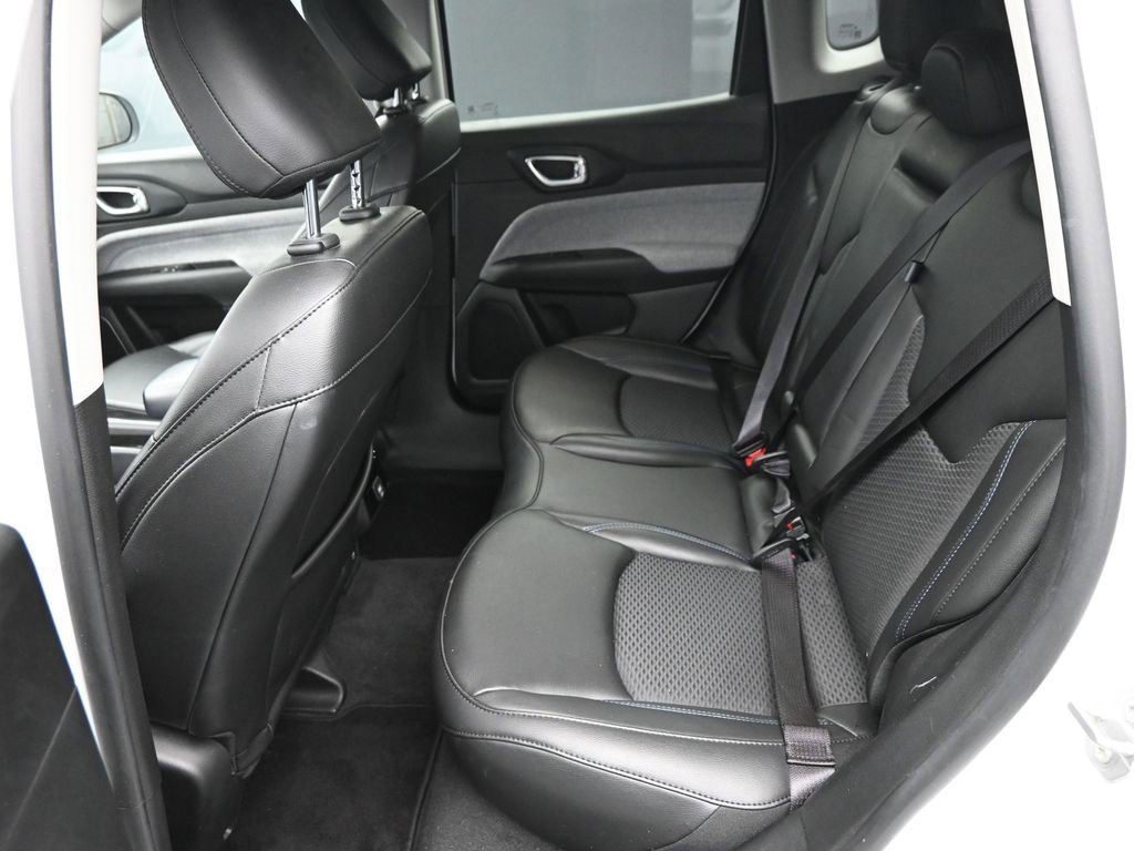 Used 2022 Jeep Compass Latitude image 12