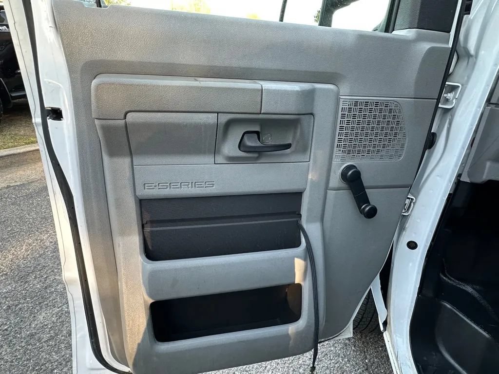 Used 2015 Ford E-350 and Econoline 350 Super Duty RWD image 12