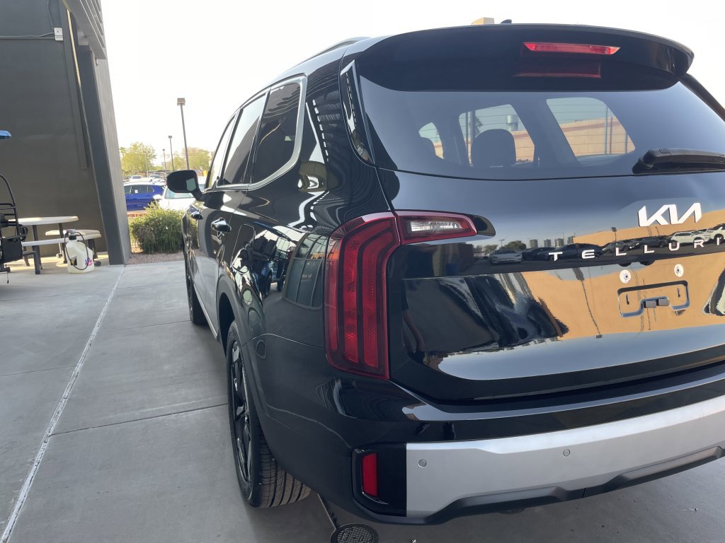 Used 2024 Kia Telluride S w/ S Sunroof Package image 11