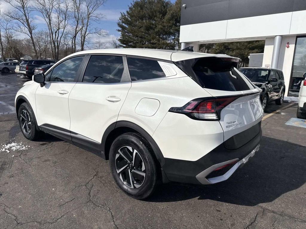 Used 2024 Kia Sportage LX image 3