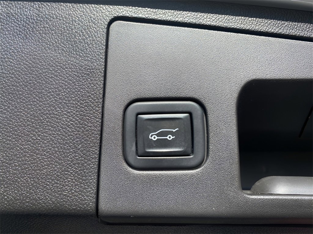 Certified 2022 Cadillac XT4 Premium Luxury w/ Enhanced Visibility Package image 12