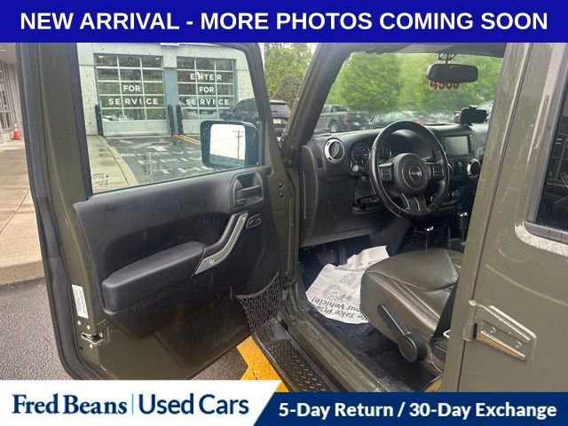 Used 2016 Jeep Wrangler Unlimited Sahara w/ Dual Top Group AWD/4WD image 7