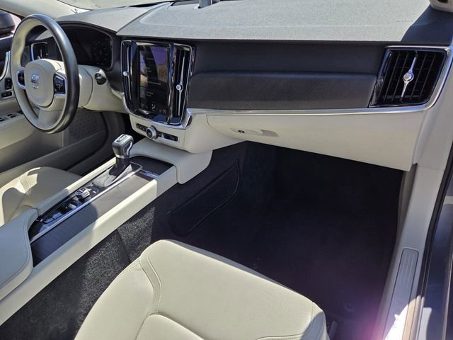Used 2017 Volvo V90 T6 Cross Country image 18