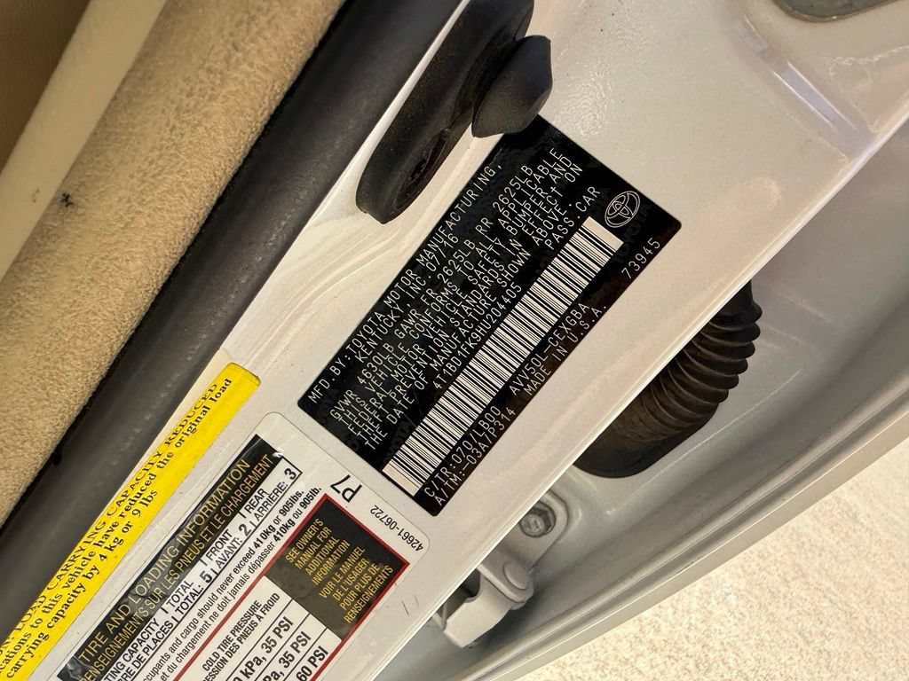 Used 2017 Toyota Camry XLE w/ Moonroof Package FWD image 27