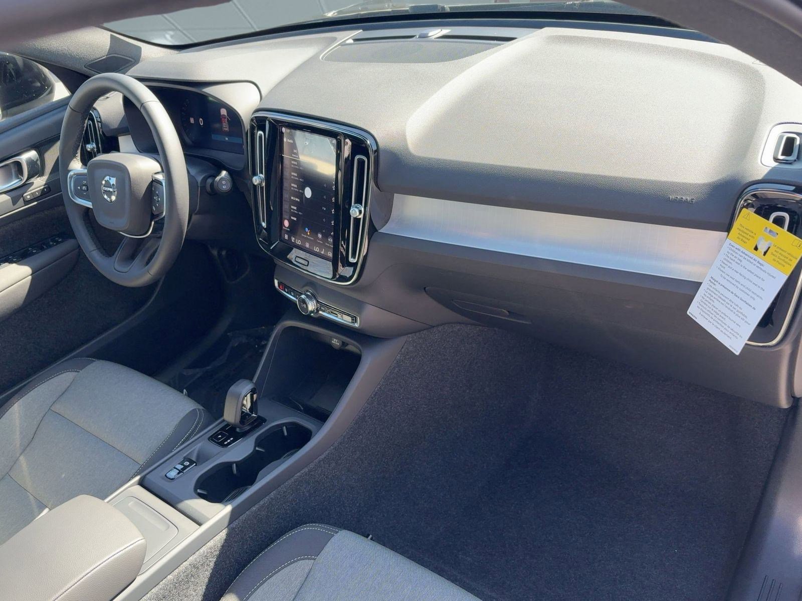 New 2026 Volvo XC40 B4 Core w/ Protection Package image 31