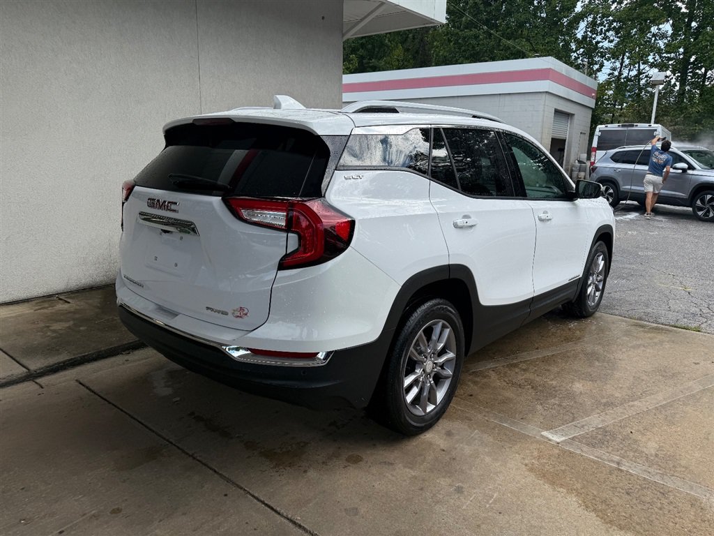Used 2022 GMC Terrain SLT w/ Tech Package AWD/4WD image 3