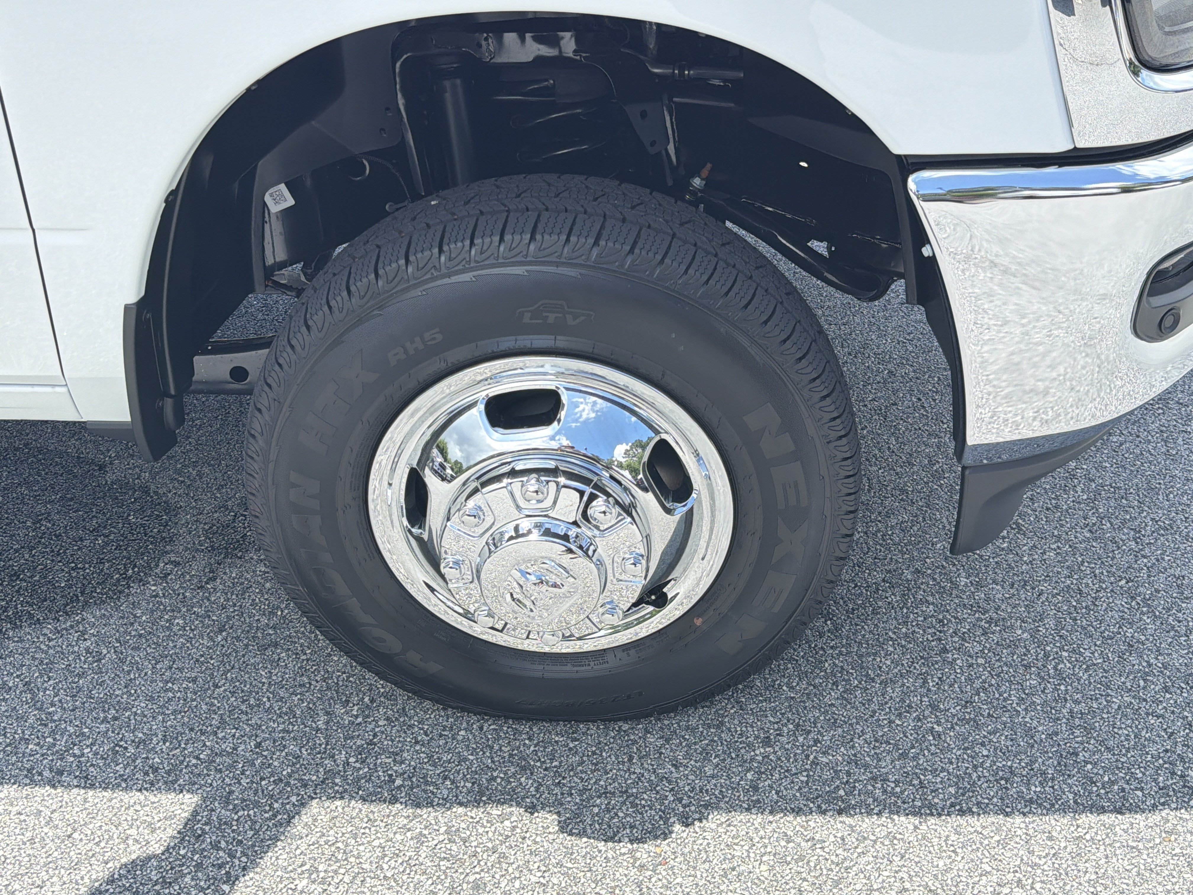 New 2026 RAM 3500 Big Horn AWD/4WD image 14