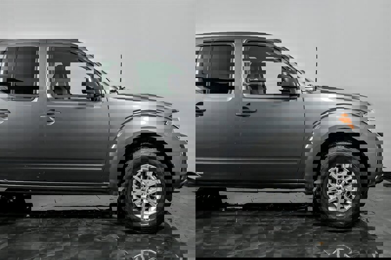 Used 2019 Nissan Frontier SV image 11