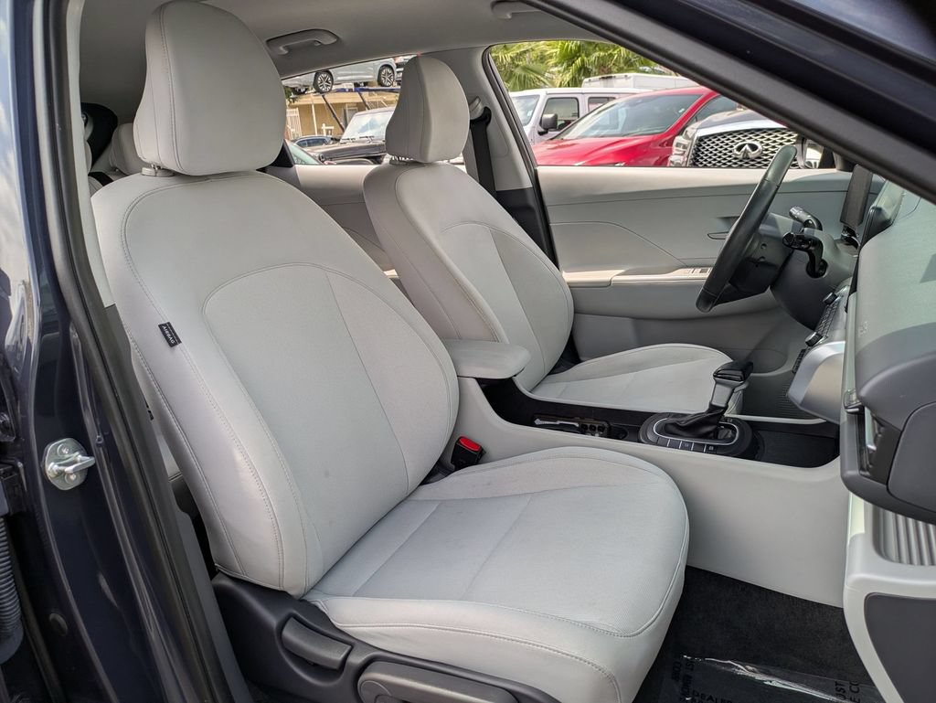 Used 2025 Hyundai Kona SEL FWD image 52