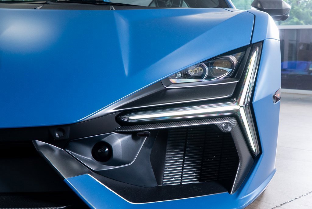 Used 2024 Lamborghini Revuelto image 17