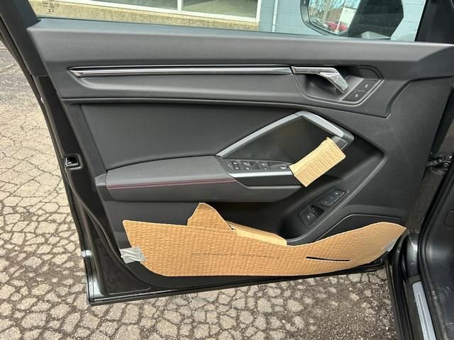 Used 2025 Audi Q3 2.0T Premium Plus w/ Premium Plus Package image 9