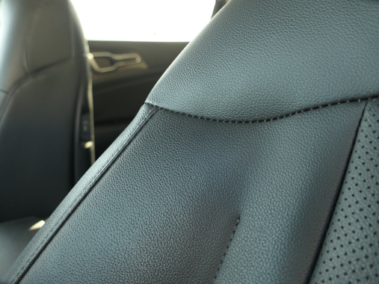 Certified 2025 Kia Sportage EX FWD image 12