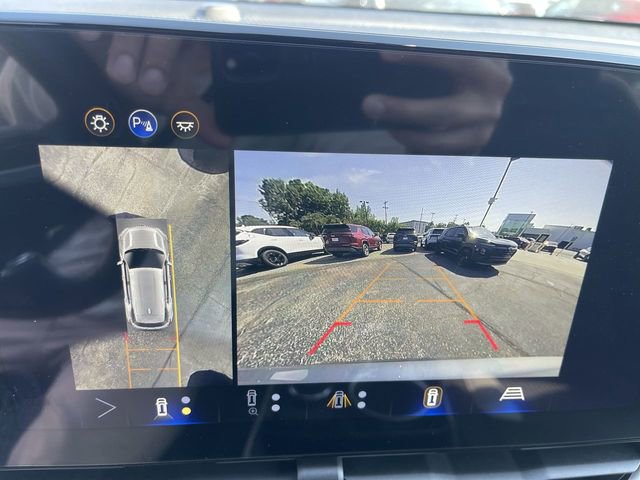 New 2026 Chevrolet Equinox LT w/ Safety and Technology Package FWD image 17