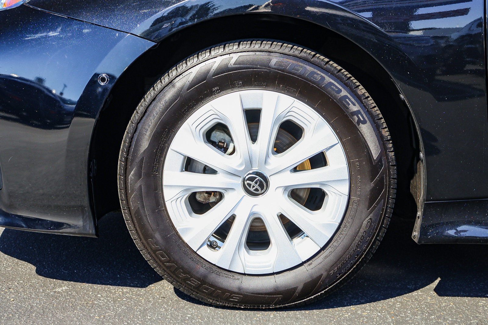 Used 2020 Toyota Prius LE FWD image 15