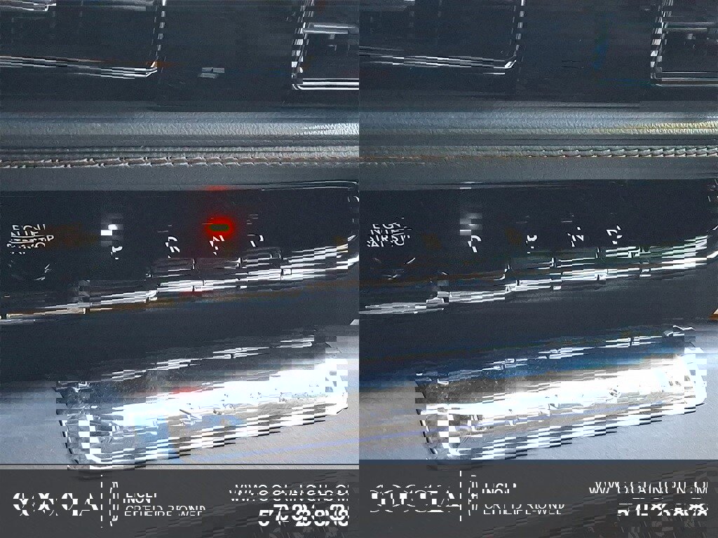 Certified 2025 Lincoln Aviator AWD image 15