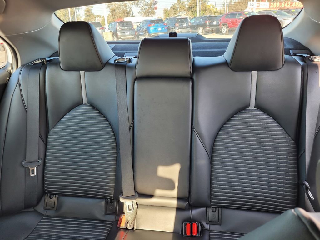 Used 2024 Toyota Camry SE image 10