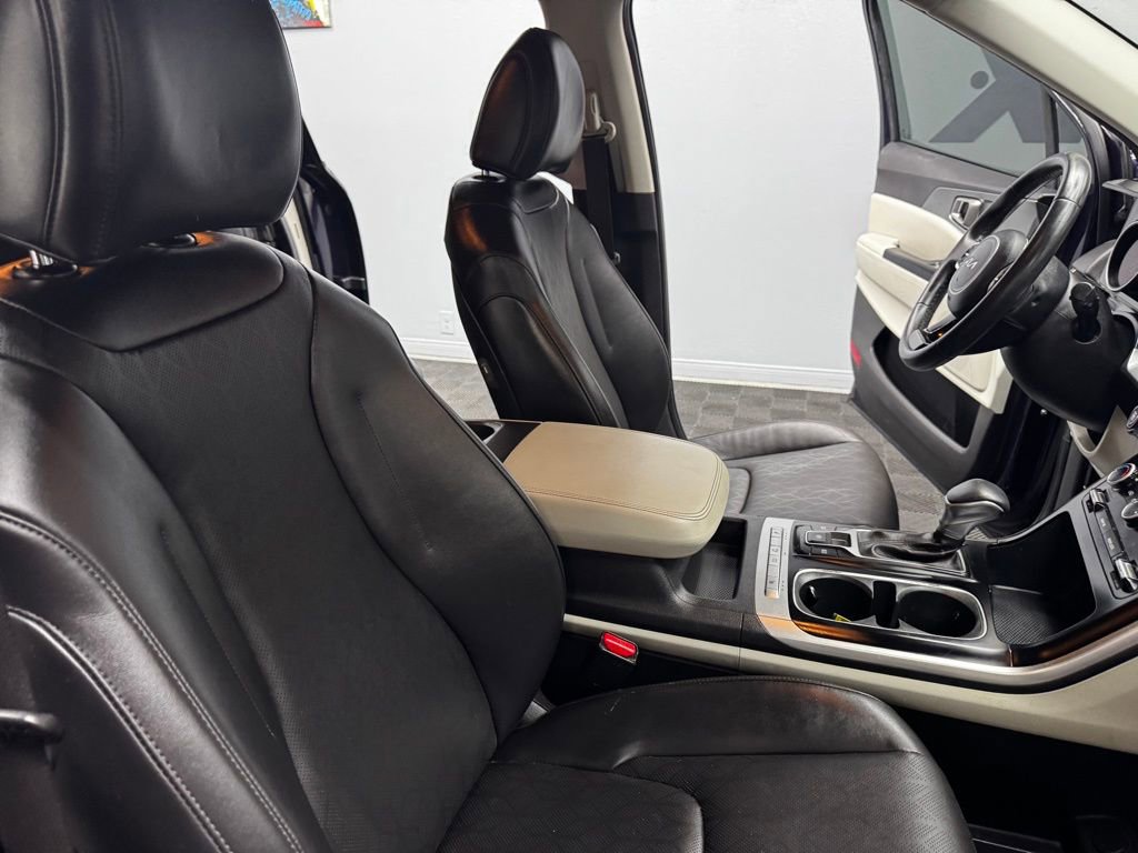 Used 2024 Kia Carnival LX FWD image 53