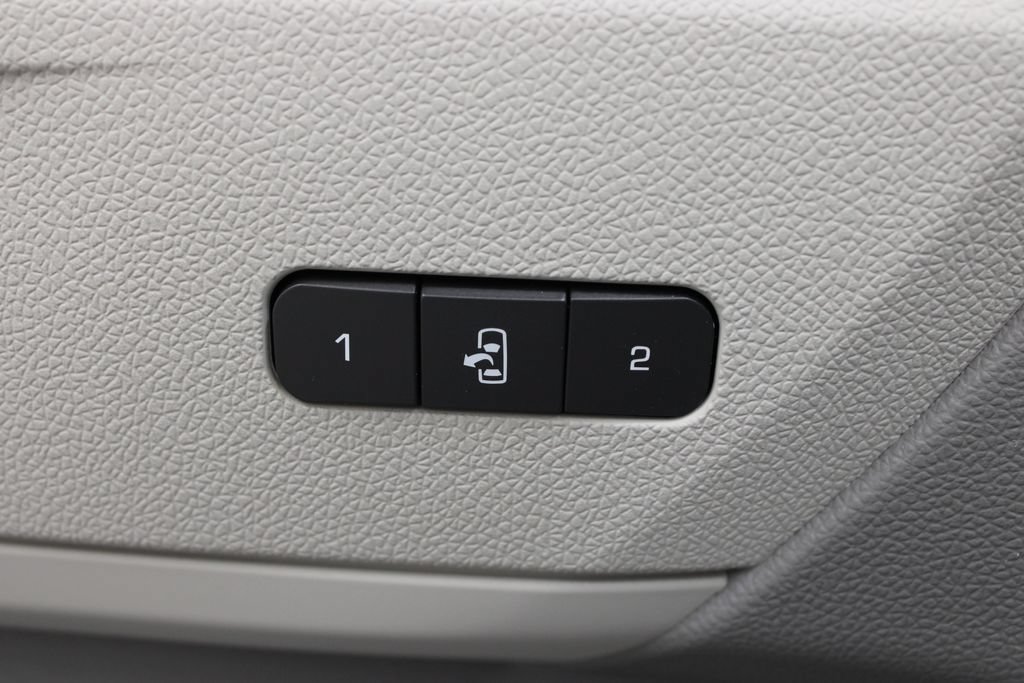 Used 2017 Chevrolet Traverse Premier FWD image 17