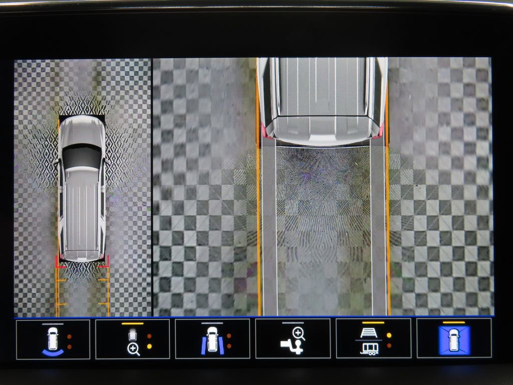 Used 2024 Chevrolet Suburban RST w/ Luxury Package image 18