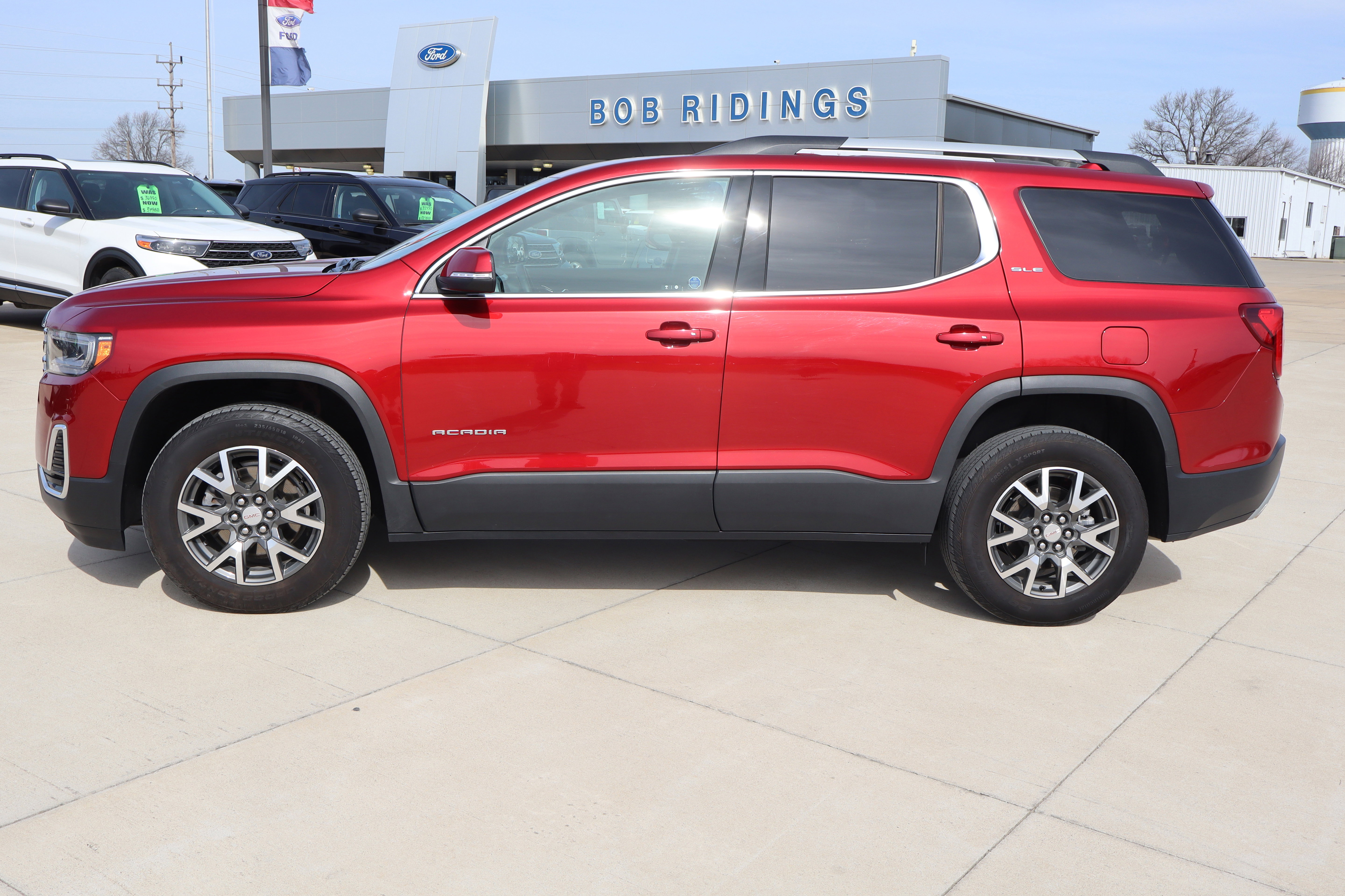 Used 2023 GMC Acadia SLE w/ Driver Convenience Package image 9